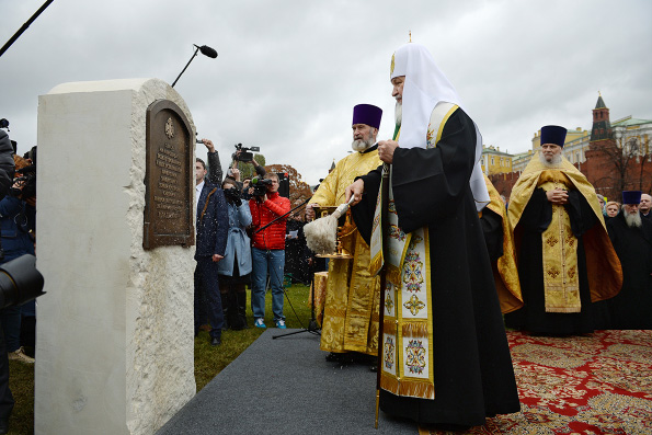 Камень в основание памятника Крестителю Руси открыт в центре Москвы
