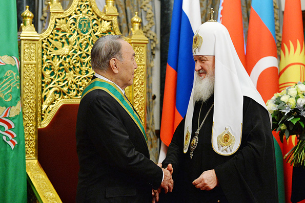 Патриарх Кирилл наградил Назарбаева орденом Сергия Радонежского