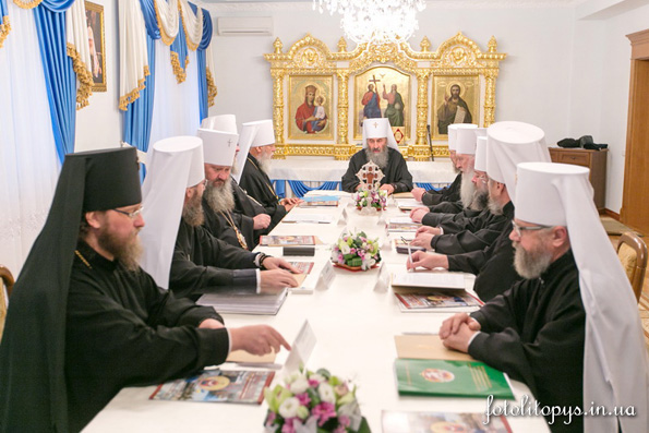 Священный Синод Украинской Православной Церкви: Не будем поддаваться на провокации