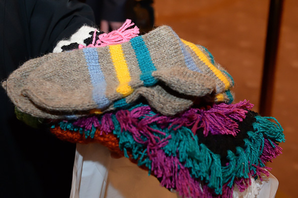 «Бурановские бабушки» подарили патриарху Кириллу на день рождения теплые носки
