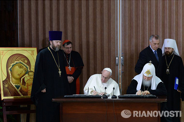 Патриарх Кирилл передал Папе Римскому Казанский образ Божией Матери