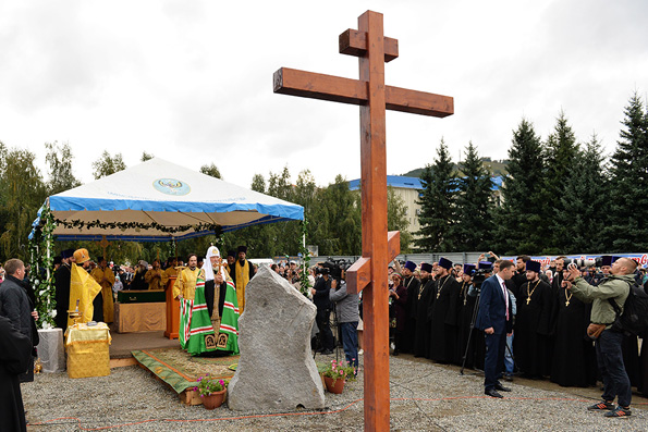 На месте разрушенного храма Горно-Алтайска Патриарх Кирилл заложил собор