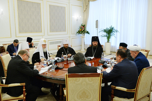 Религиозное образование защищает от псевдорелигиозного экстремизма, — Патриарх