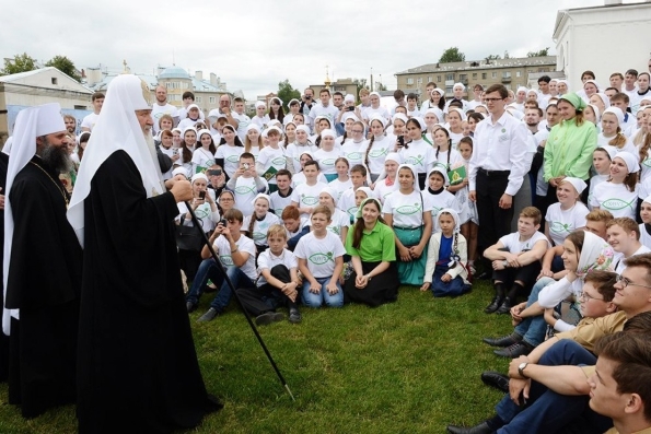 Патриарх пожелал молодежи не превращаться из-за комфорта в «кисель» или «пластилин»