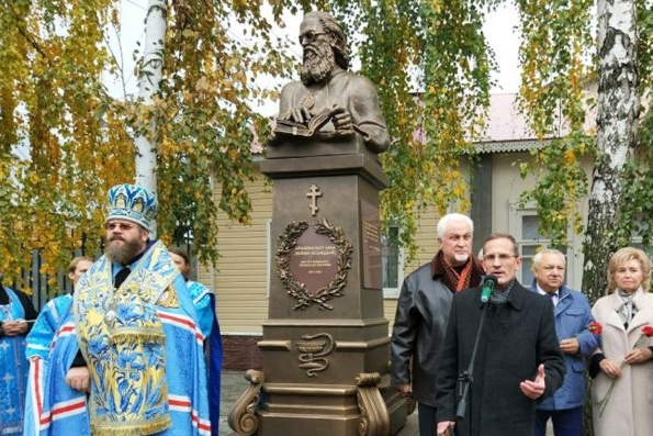 Бюст святителю Луке Крымскому открыли в Тамбове