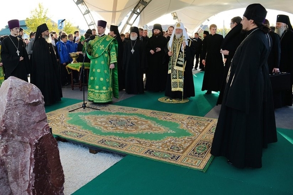 Патриарх освятил в Сергиевом Посаде место строительства реабилитационного центра для слепоглухих