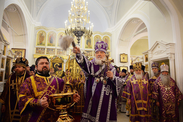Патриарх Кирилл освятил возрожденный храм XV века на Сивцевом Вражке
