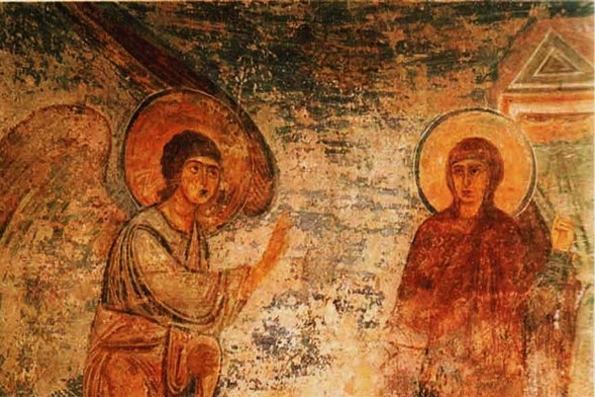 Тысячи фрагментов фресок XII века нашли в древнем храме Новгорода