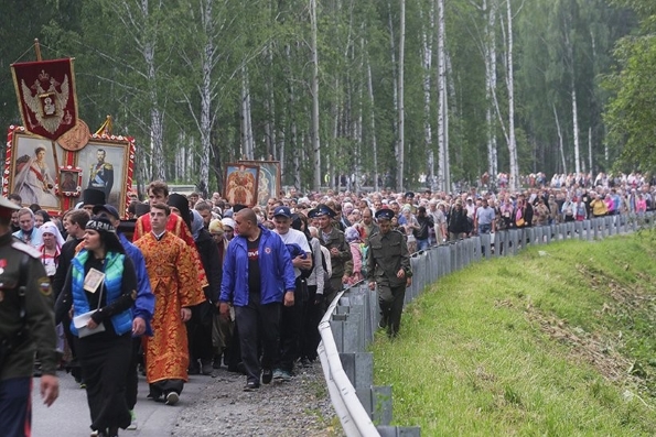 Более 60 тысяч человек прошли крестным ходом в память о Царской семье