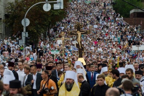 Около 100 тысяч верующих прошли по Киеву в честь Крещения Руси