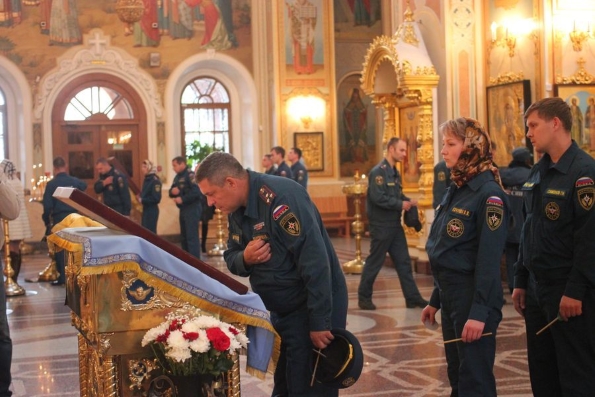 17 сентября российские спасатели помолятся перед иконой «Неопалимая купина»